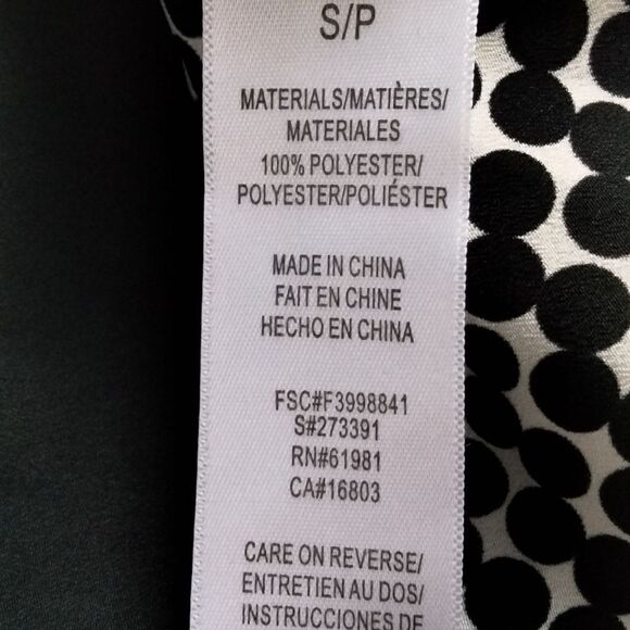 "Signature Collection" woman's sleeveless blouse - Picture 6 of 7